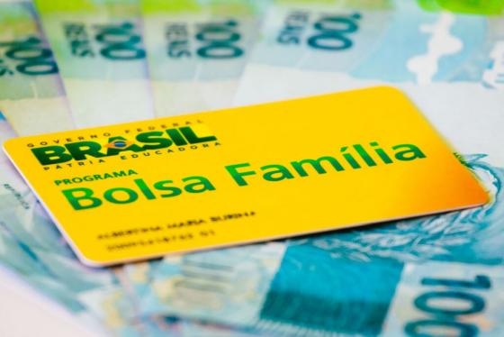 Bolsa Família deve ter extra de até R$ 50 por adolescente e critério mais duro para família unipessoal