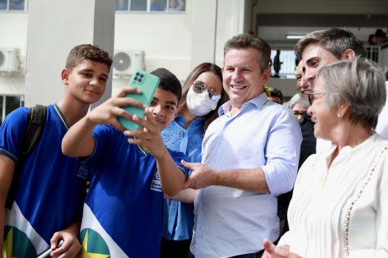 Em Barra do Bugres, primeira-dama de MT destaca qualidade da nova sede escolar