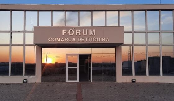 Tribunal do Júri da comarca de Itiquira.
