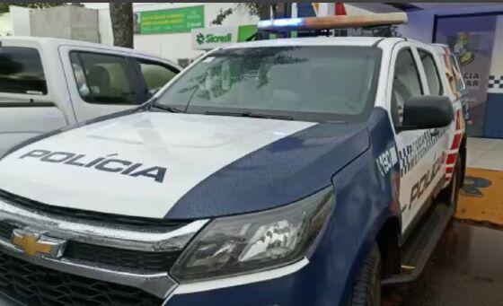 Jovem é preso com cinco porções de maconha e uma arma de fogo em Cuiabá.