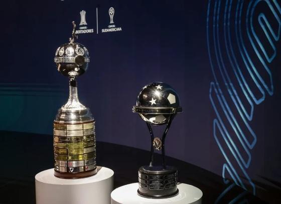 Copa Libertadores e Copa Sul-Americana troféu.