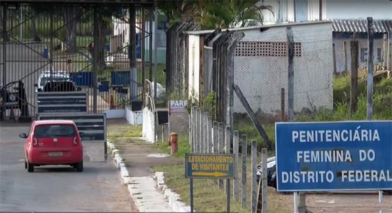 Presas por ataque golpista reclamam de banho gelado e comida