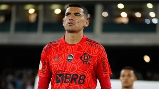 Santos, goleiro do flamengo.