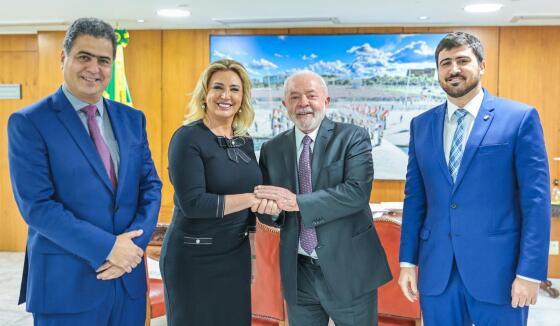 Márcia Pinheiro, Emanuel e Emanuelzinho são recebidos por Lula no  Palácio do Planalto