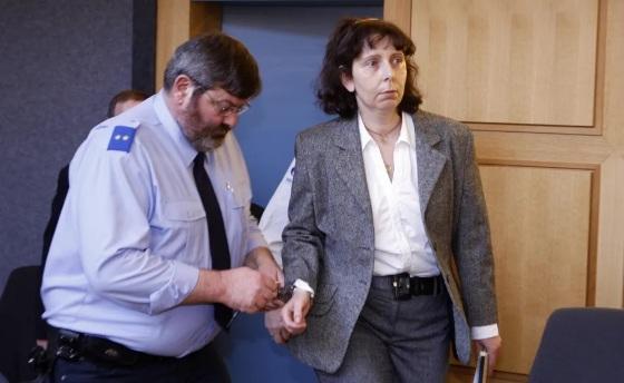 Genevieve Lhermitte em sessão de seu julgamento em 2008.