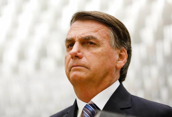 Jair Bolsonaro vai voltar ao Brasil no dia 15, diz Flávio