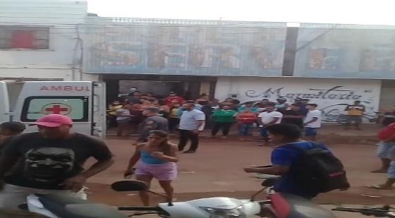 Motoqueiros também balearam outro homem, que foi socorrido e encaminhado a uma unidade de saúde 