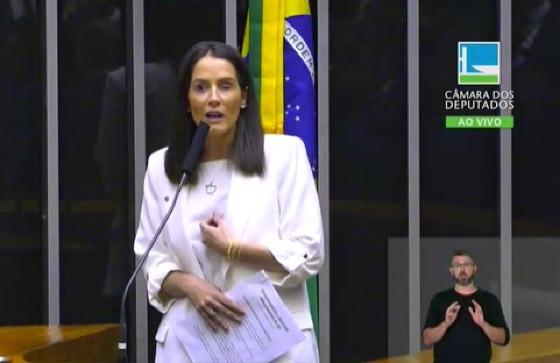 A deputada usou parte de seu discurso para defender Nikolas Ferreira, e repetiu a fala preconceituosa do deputado