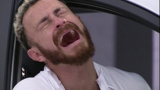 Após sair vitorioso do Quarto Branco do BBB 23, Fred tem crise de choro; Veja vídeo