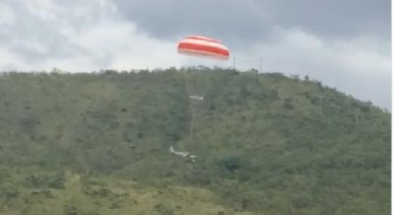 Avião de pequeno porte realiza pouso forçado