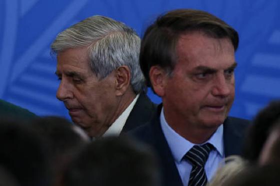 Chefe na Receita teve encontros secretos no Planalto em dias de devassa contra rivais de Bolsonaro