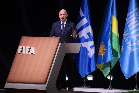 Gianni Infantino em discurso após reeleição na Fifa.