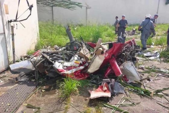 Helicóptero cai e deixa quatro mortos 