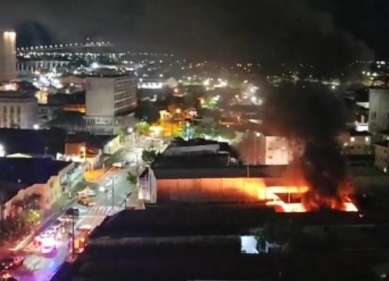 Pátio da Secretaria de Mobilidade Urbana é incendiado  e 14 motos ficam destruídas
