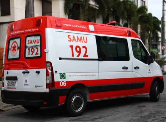 Sem querer ir à escola, criança finge não acordar e mãe em pânico chama o Samu