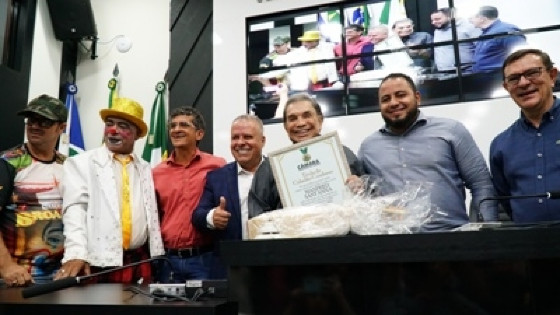 Presidente Chico 2000 homenageia humorista Dedé Santana