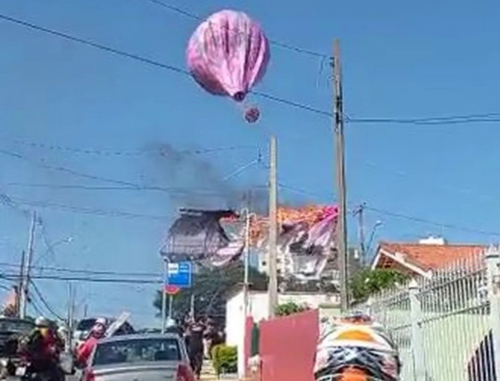 Balão cai em escola, pega fogo e causa correria em bairro