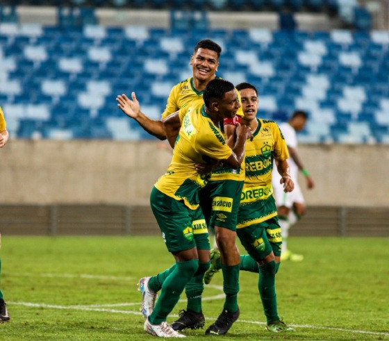 Cuiabá vence Goiás por 1 x 0 e abre vantagem na semifinal da copa verde