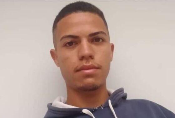 Jovem é executado a tiros em frente conveniência de MT