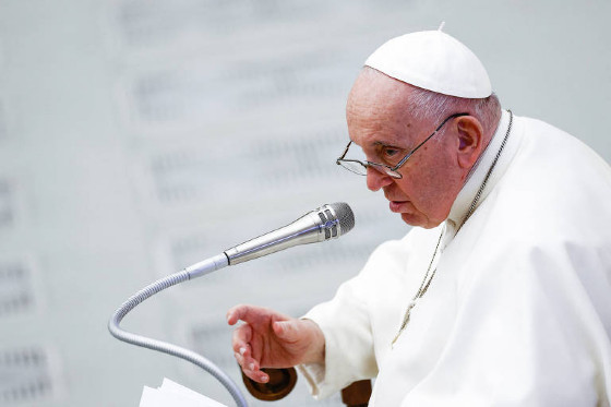 Papa amplia normas contra abuso sexual na Igreja Católica a laicos