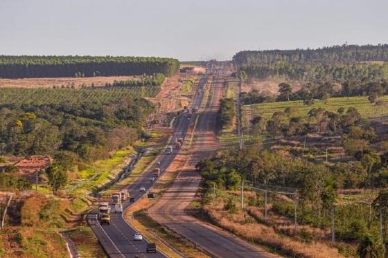 Com mais de mil km de extensão, a BR-163 liga Mato Grosso e Pará.