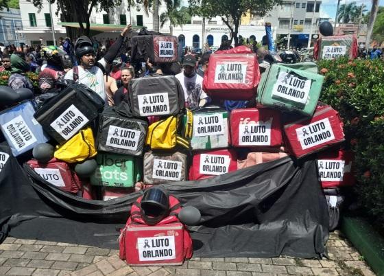 Motoboys protestam por melhorias nas ruas de Cuiabá após morte de colega.