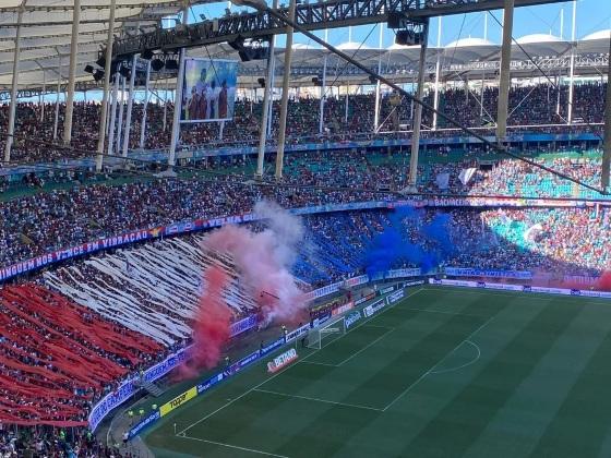 Arena Fonte Nova terá setor sem cadeiras após acordo com torcida e governo.