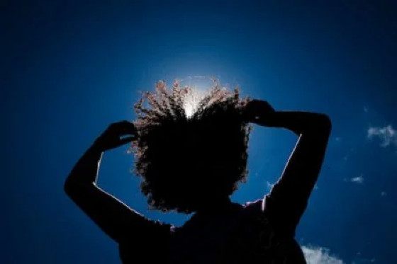 Mãe é acusada de racismo contra diretora: “Você é negra, não tem competência”