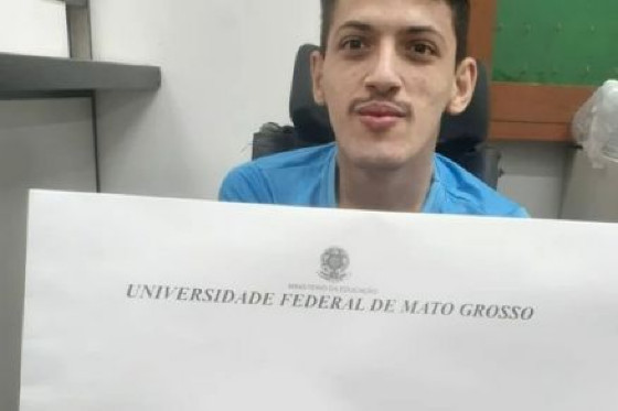 Jovem com paralisia cerebral supera obstáculos e conquista vaga na Federal em Cuiabá