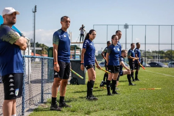 Árbitros e assistentes de elite do futebol brasileiro iniciam treinamento no Rio de Janeiro (RJ).