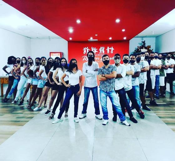 Professor da escola de dança Robson Brasil