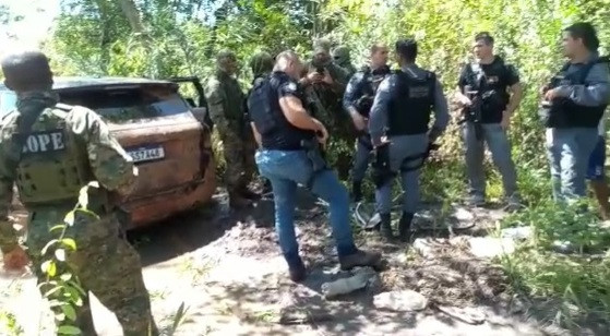 Teve dois confrontos na madrugada e apreensão de armas.