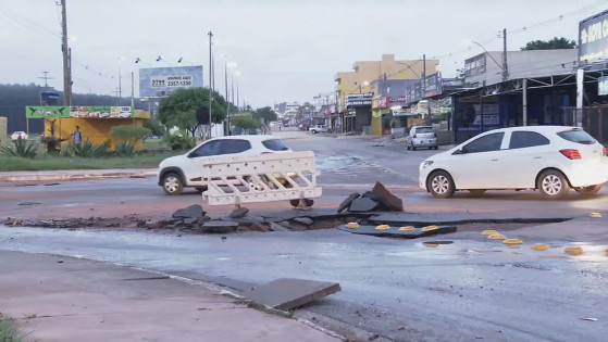 Mulher é arrastada por enxurrada após chuva