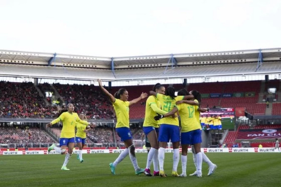 A 100 dias da Copa, Brasil vence Alemanha e se fortalece para o Mundial