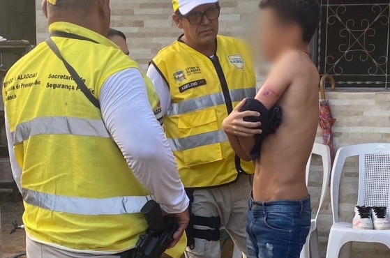 Pai agride filho por ele não seguir a mesma religião que congrega