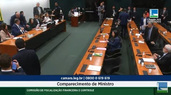 Flávio Dino “dá pito” em Abílio durante audiência na Comissão de Fiscalização Financeira
