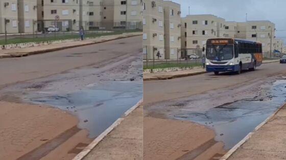 Uma moradora explica haver um ponto de ônibus no local, e a água do esgoto escorre na frente