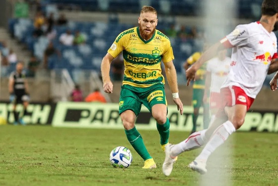Isidro Pitta em ação durante Cuiabá x Bragantino, pela segunda rodada do Brasileirão.