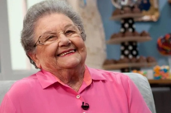 Apresentadora Palmirinha morre aos 91 anos