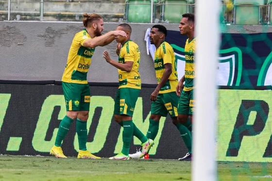 Cuiabá vence o América-MG de virada pela quarta rodada do Brasileirão.