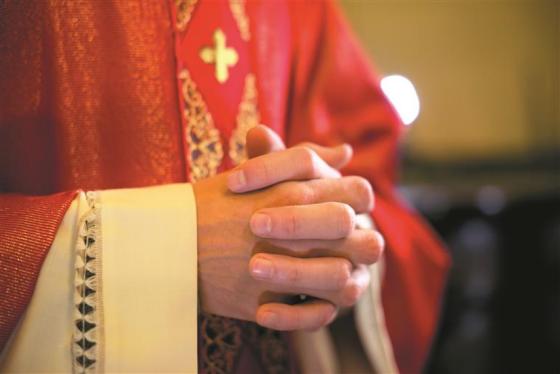 Padre envolvido em escândalo de abuso sexual contra pernambucano fica afastado por tempo indeterminado 