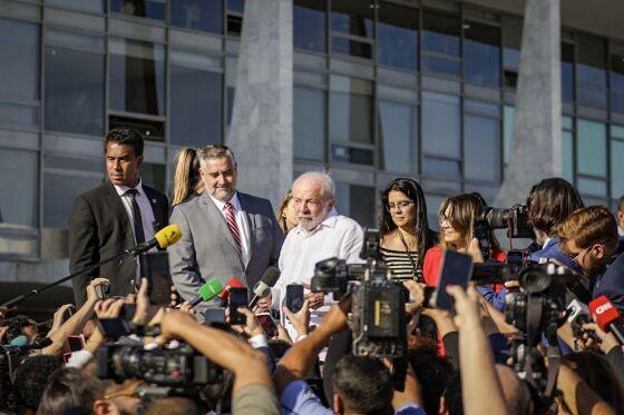 Lula manda retirar grade do Palácio do Planalto