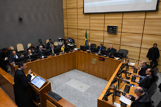 STJ vê falha grave em reconhecimento fotográfico e manda soltar porteiro acusado em 62 processos