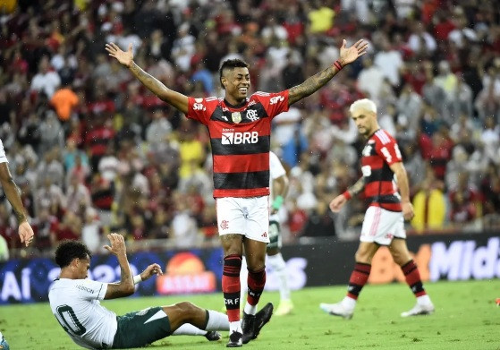 Bruno Henrique se aproxima de 90 minutos em campo pelo Flamengo.