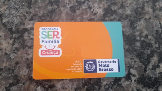 Bernadete; coordenadora; Assistência Social; Várzea Grande; entrega; cartão; Ser Família; lista; estabelecimentos conveniados; VGN 