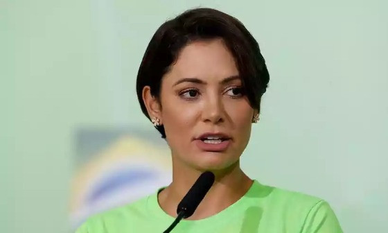 MP solicita investigação sobre pagamentos em espécie das despesas de Michelle Bolsonaro