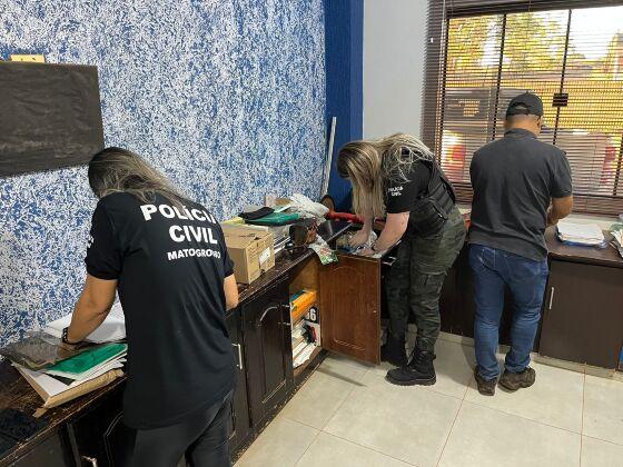 Vice-prefeito diz que não sabia da arma no cofre e afirma que revólver é de funcionário da empresa 
