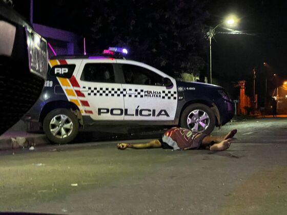 Jovem é morto a tiros em via pública do bairro Pedra 90 