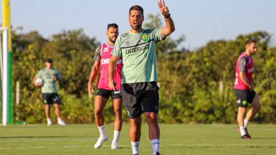 António Oliveira ultrapassa Jorginho e se torna técnico com mais jogos pelo Cuiabá na Série A.