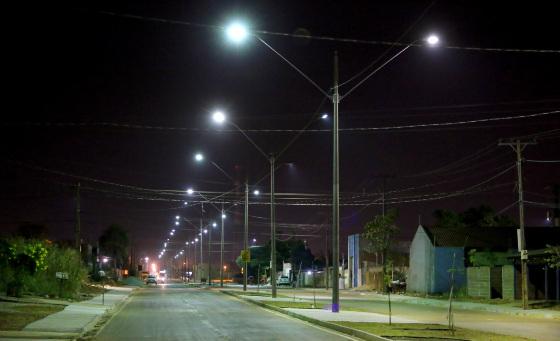 A meta é chegar ao final da gestão com a cidade iluminada 100% em LED.